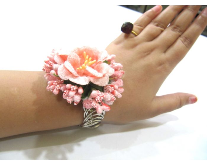 fcity.in - Artificial Rose Flower Bracelet Peck Of 2 / Allure Glittering